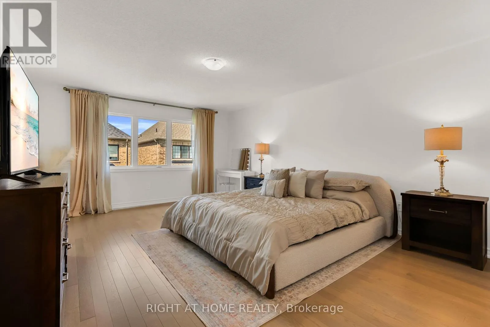 1544 BUTTERCUP COURT
