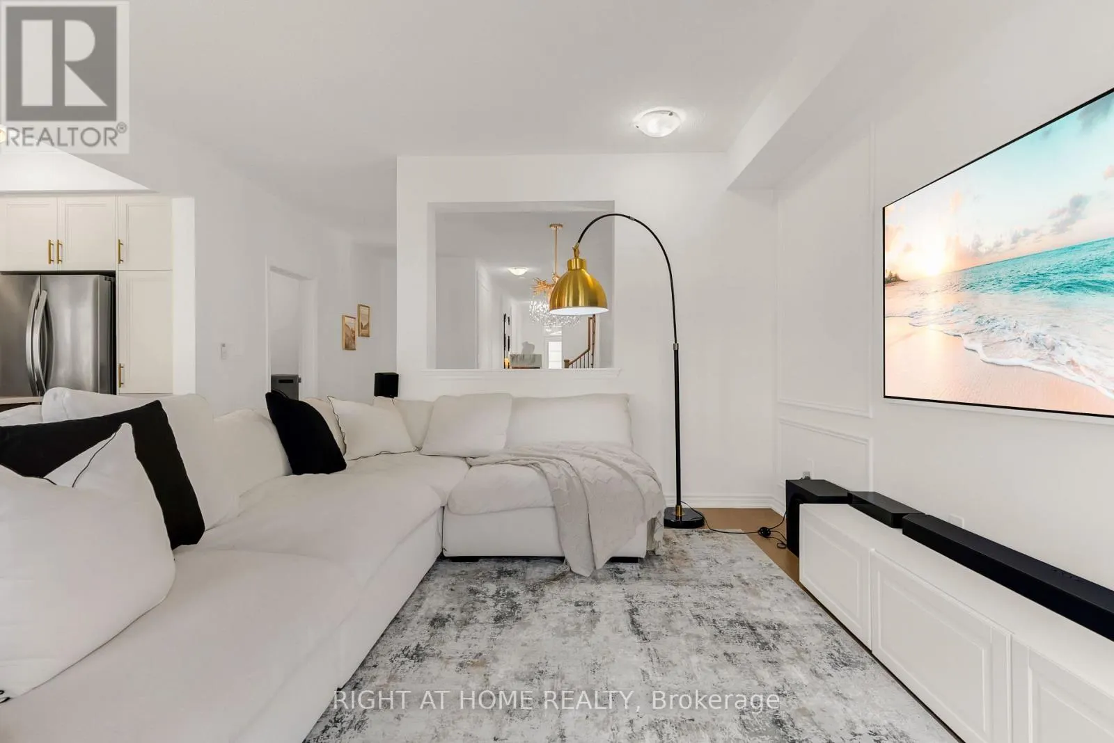 1544 BUTTERCUP COURT