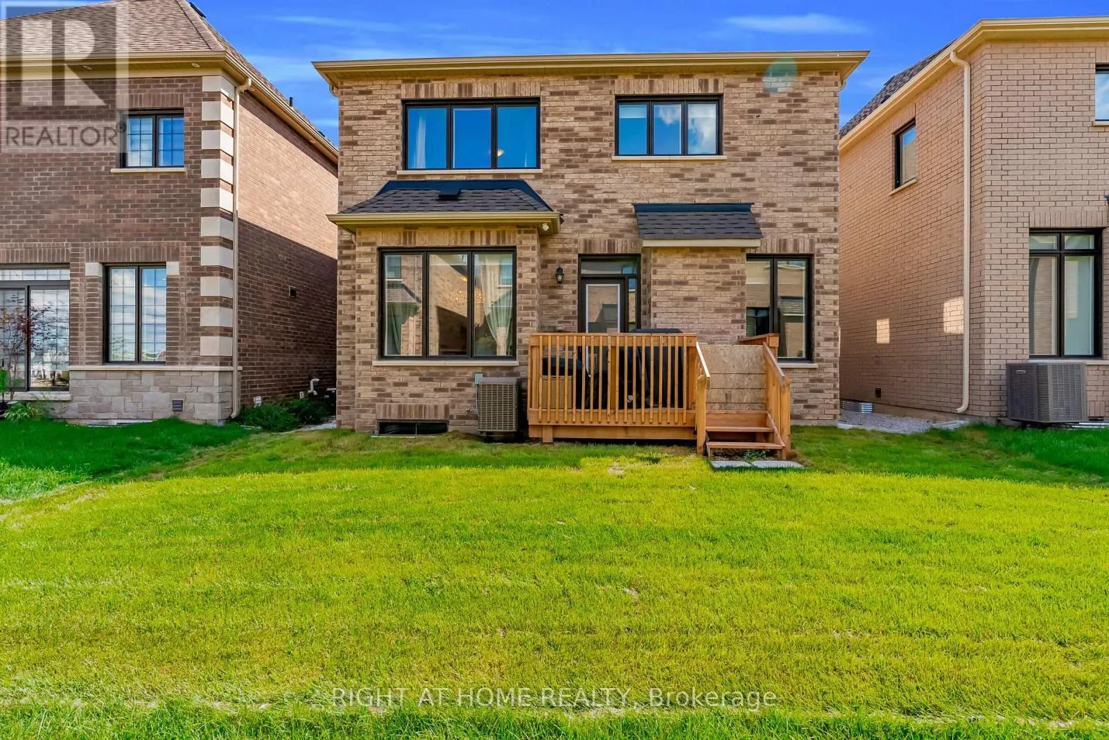 1544 BUTTERCUP COURT