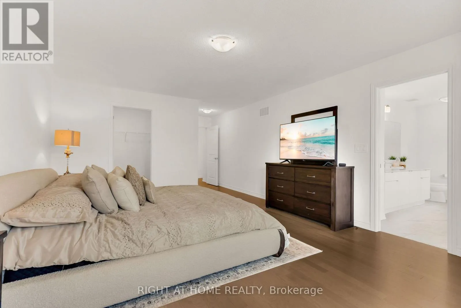 1544 BUTTERCUP COURT