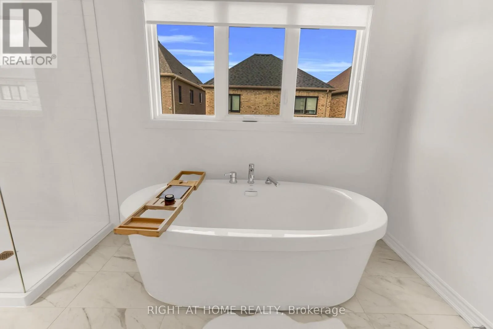 1544 BUTTERCUP COURT