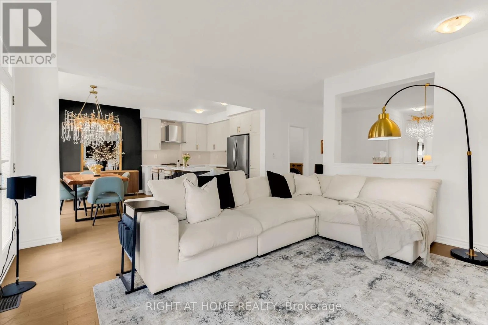 1544 BUTTERCUP COURT