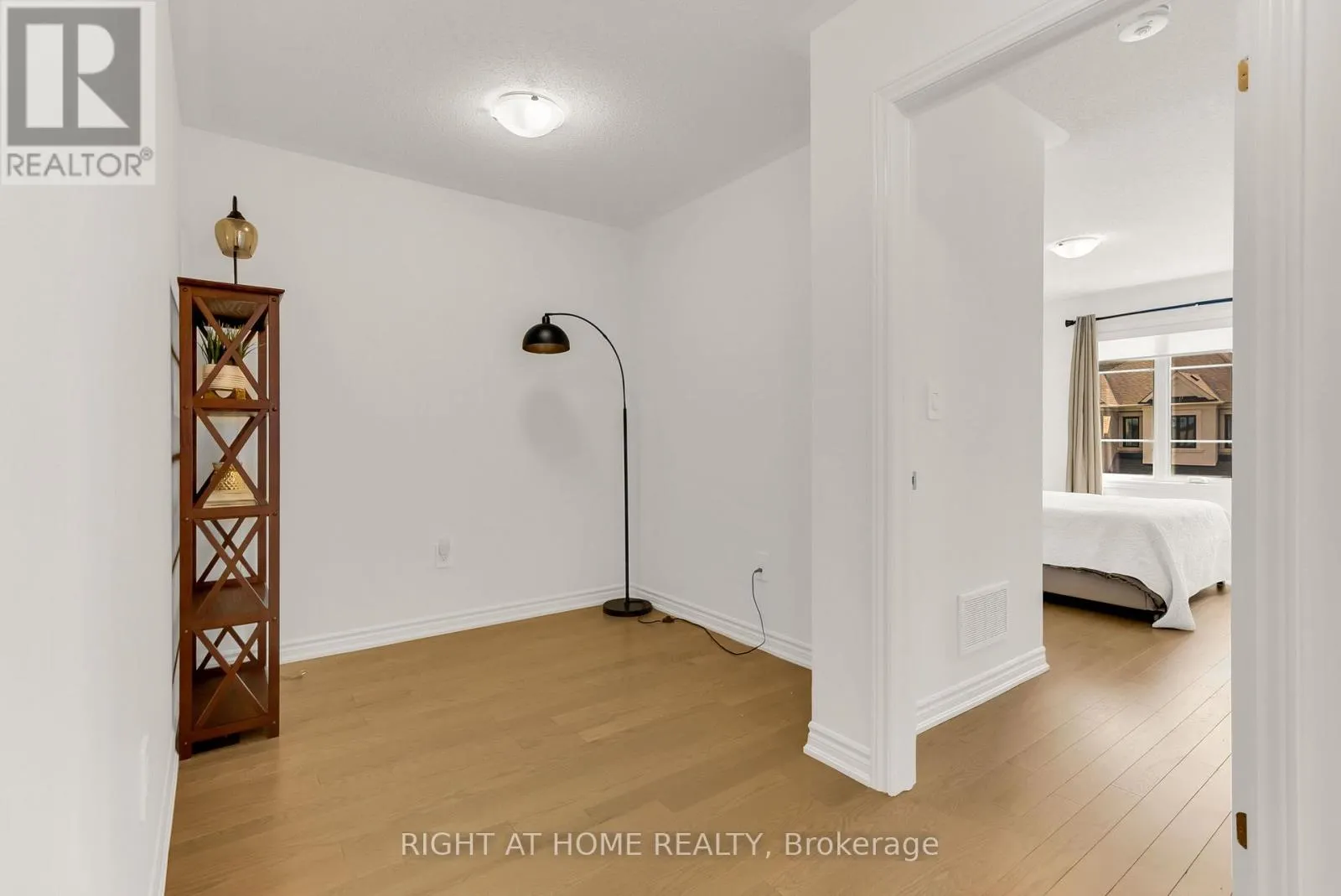 1544 BUTTERCUP COURT