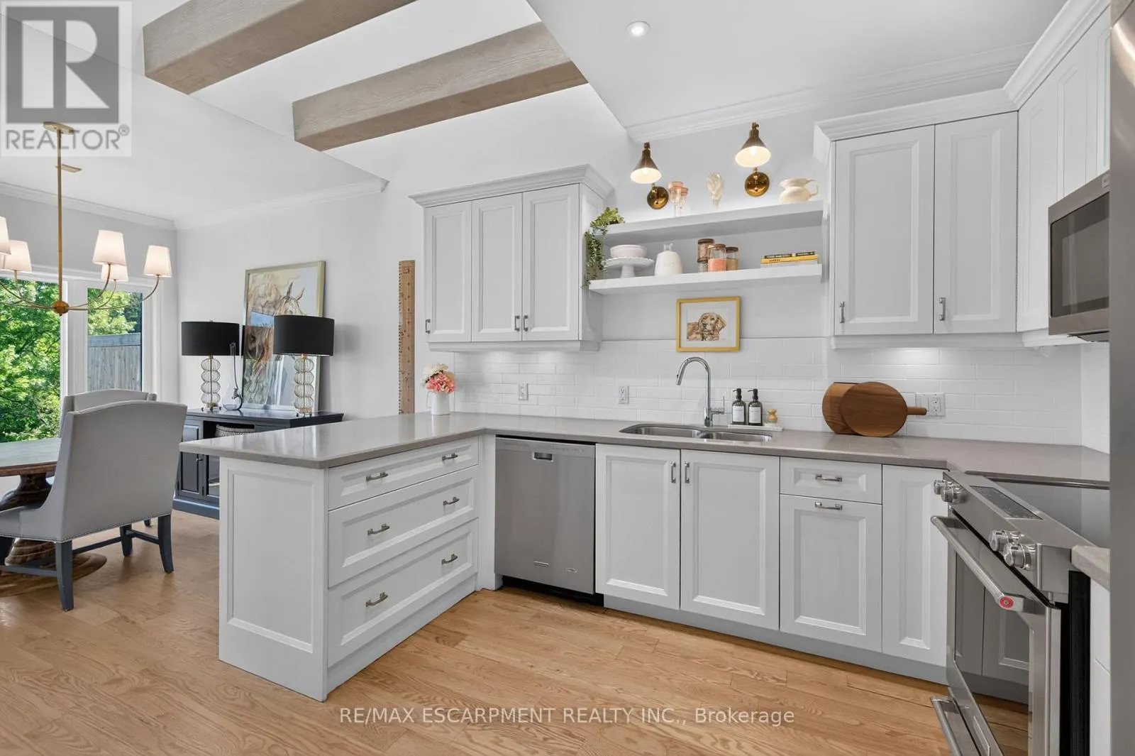 112 FAIRWOOD PLACE W