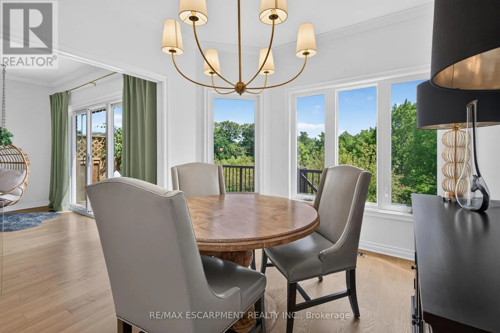 112 FAIRWOOD PLACE W