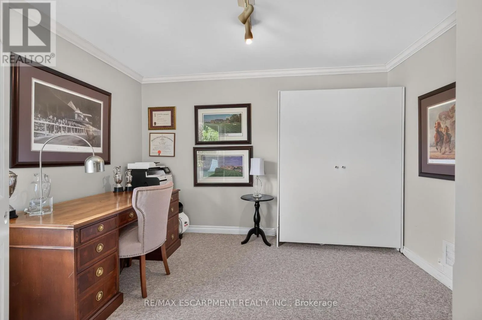 112 FAIRWOOD PLACE W