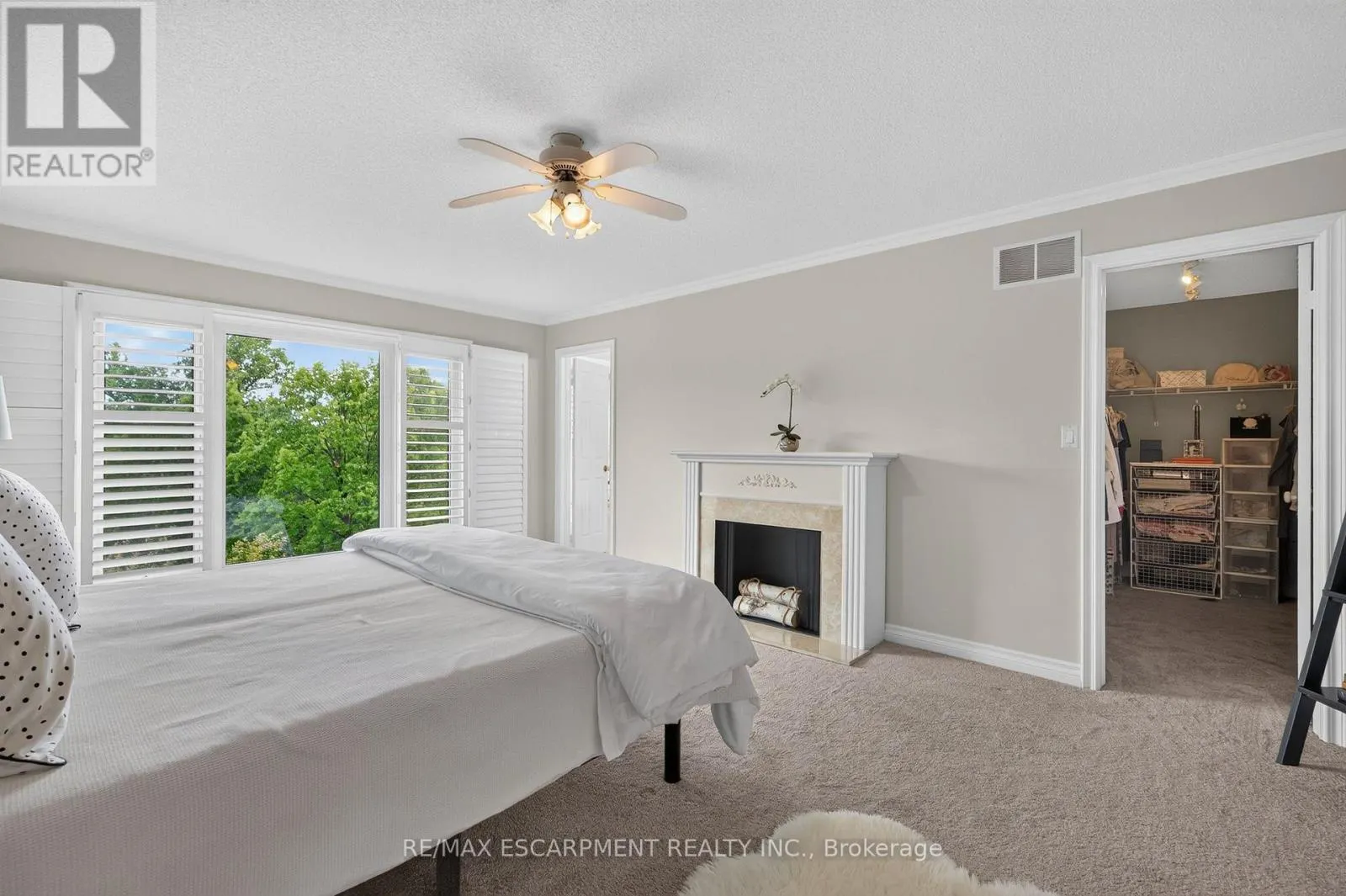 112 FAIRWOOD PLACE W