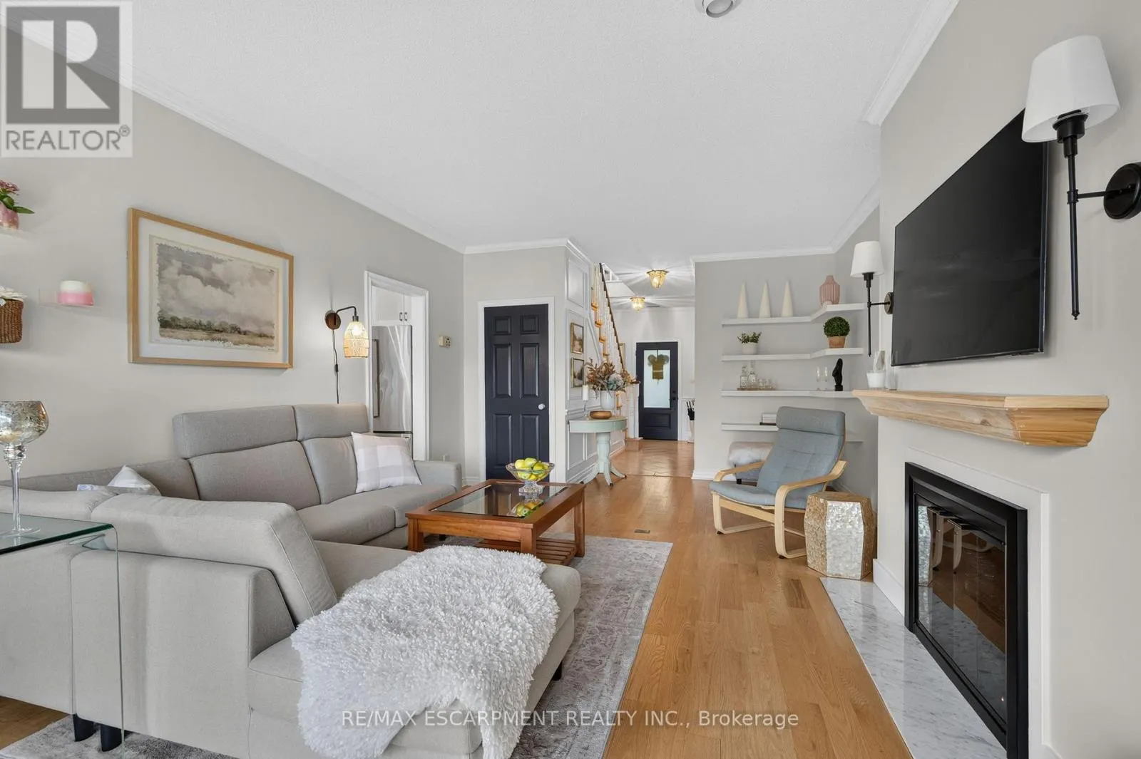 112 FAIRWOOD PLACE W