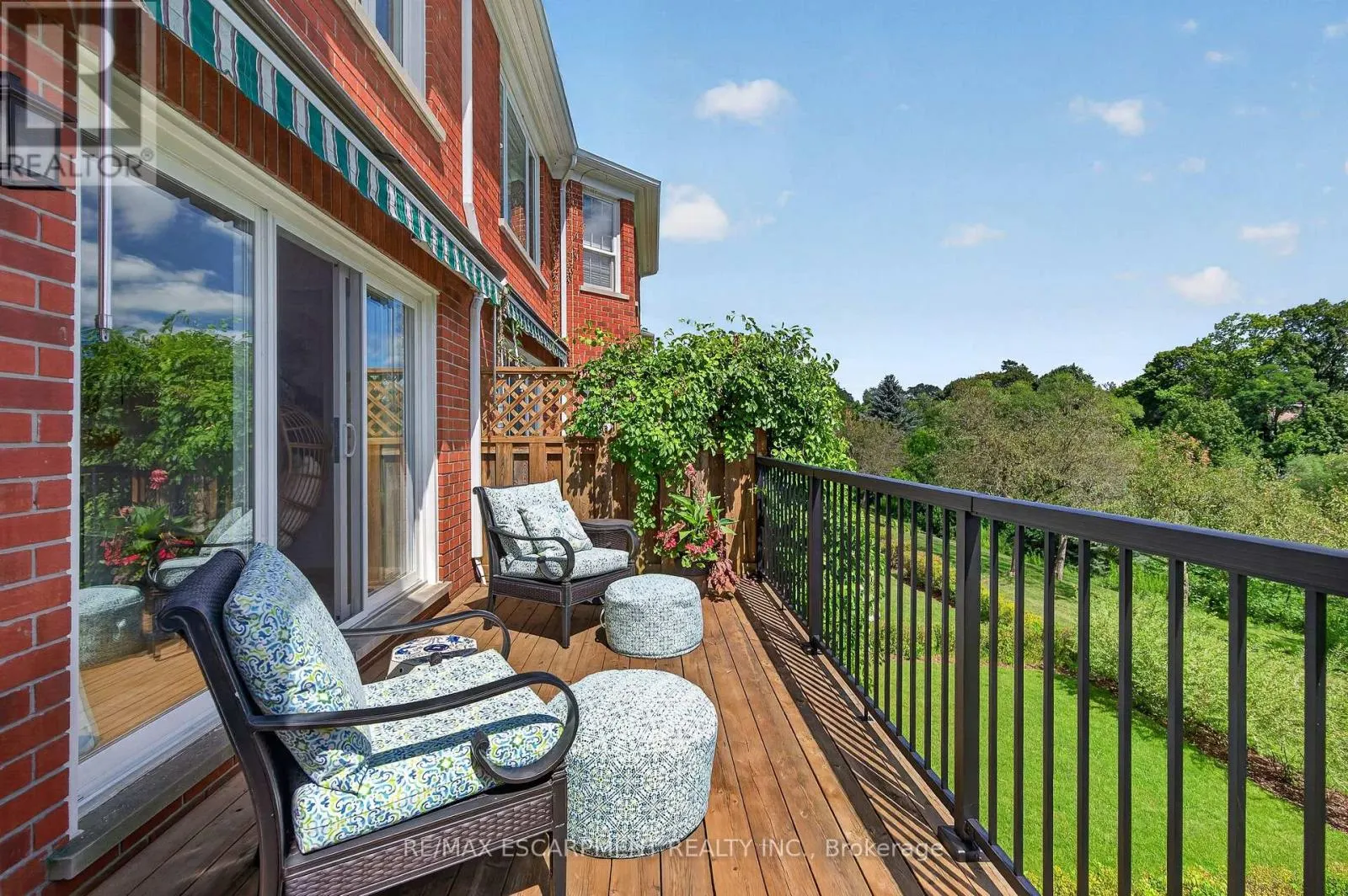 112 FAIRWOOD PLACE W