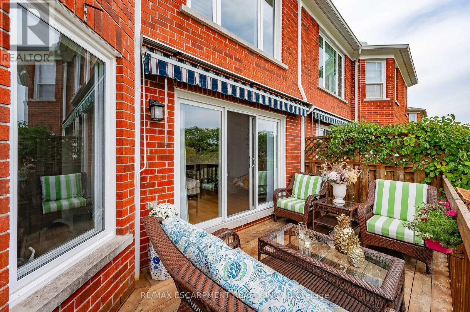 112 FAIRWOOD PLACE W