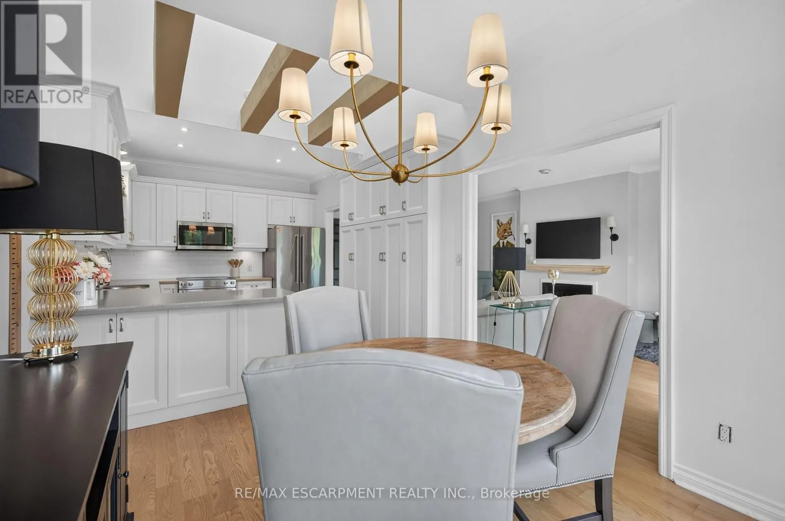 112 FAIRWOOD PLACE W