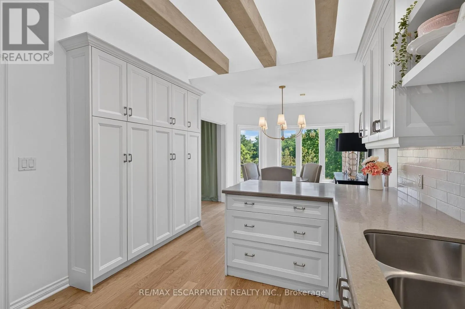 112 FAIRWOOD PLACE W