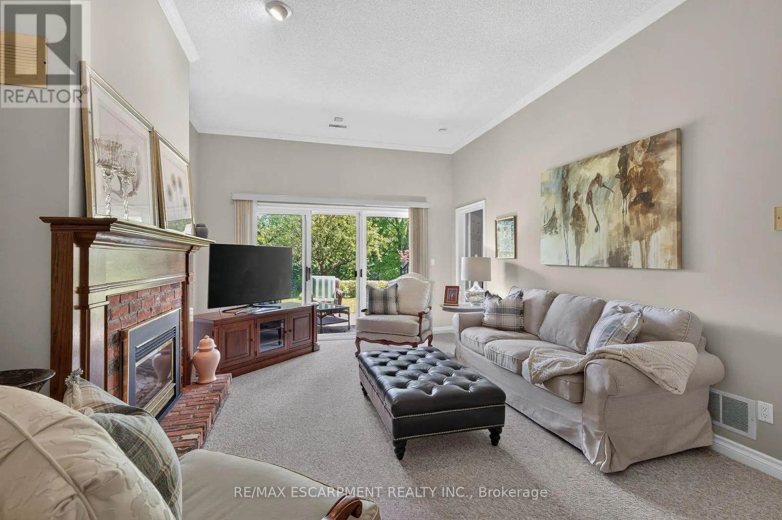 112 FAIRWOOD PLACE W