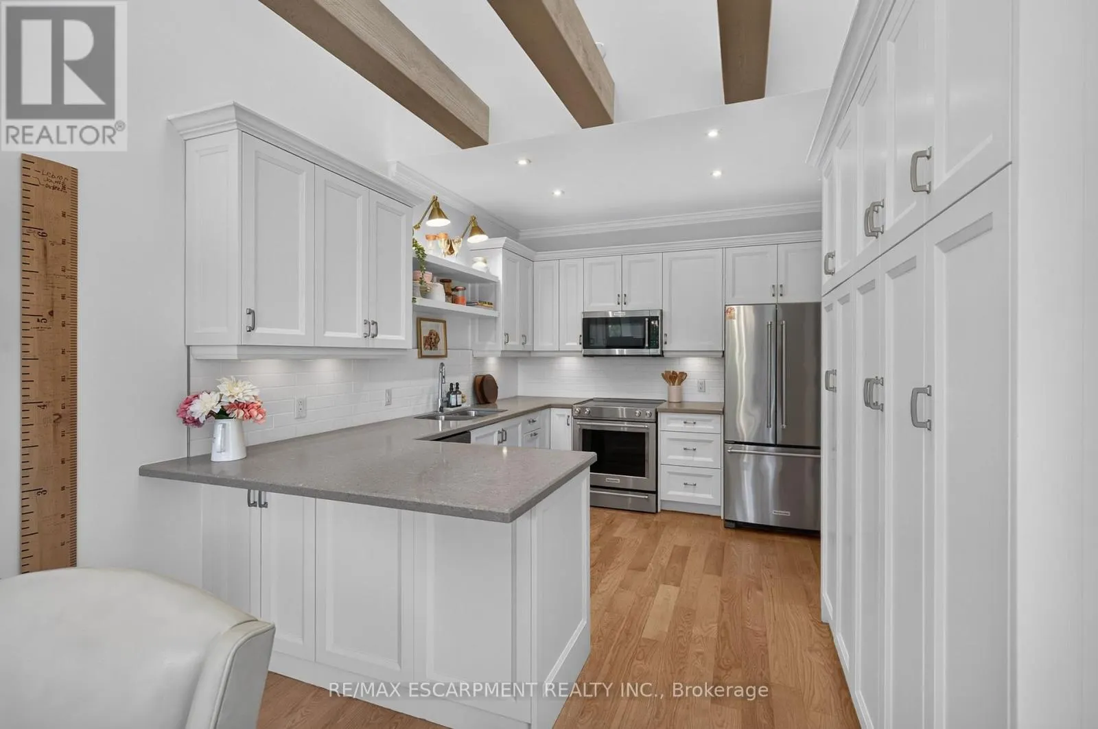 112 FAIRWOOD PLACE W