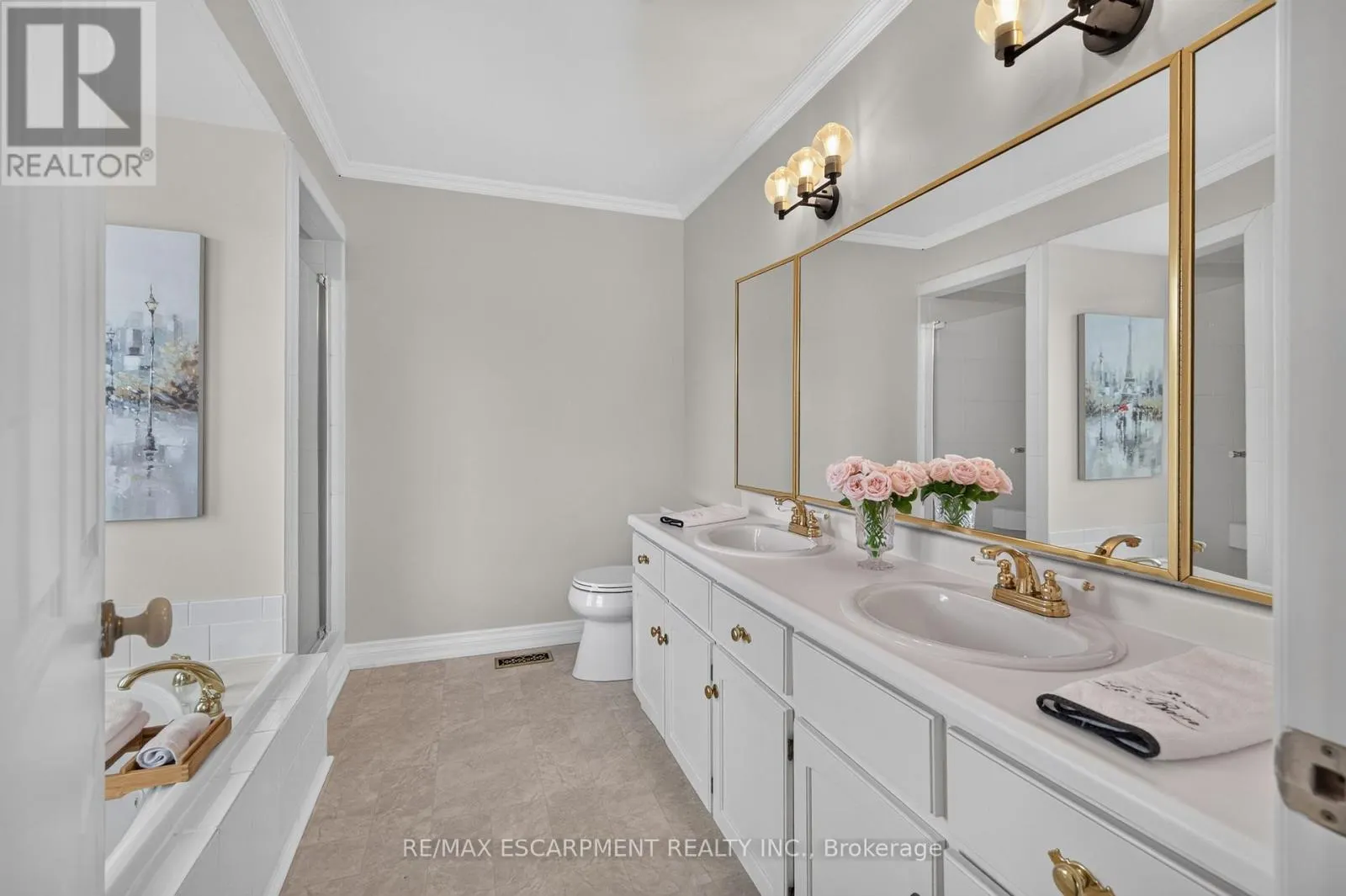 112 FAIRWOOD PLACE W
