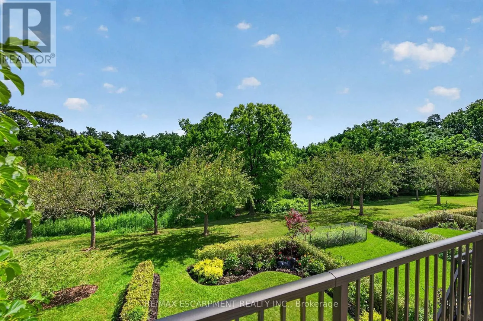 112 FAIRWOOD PLACE W