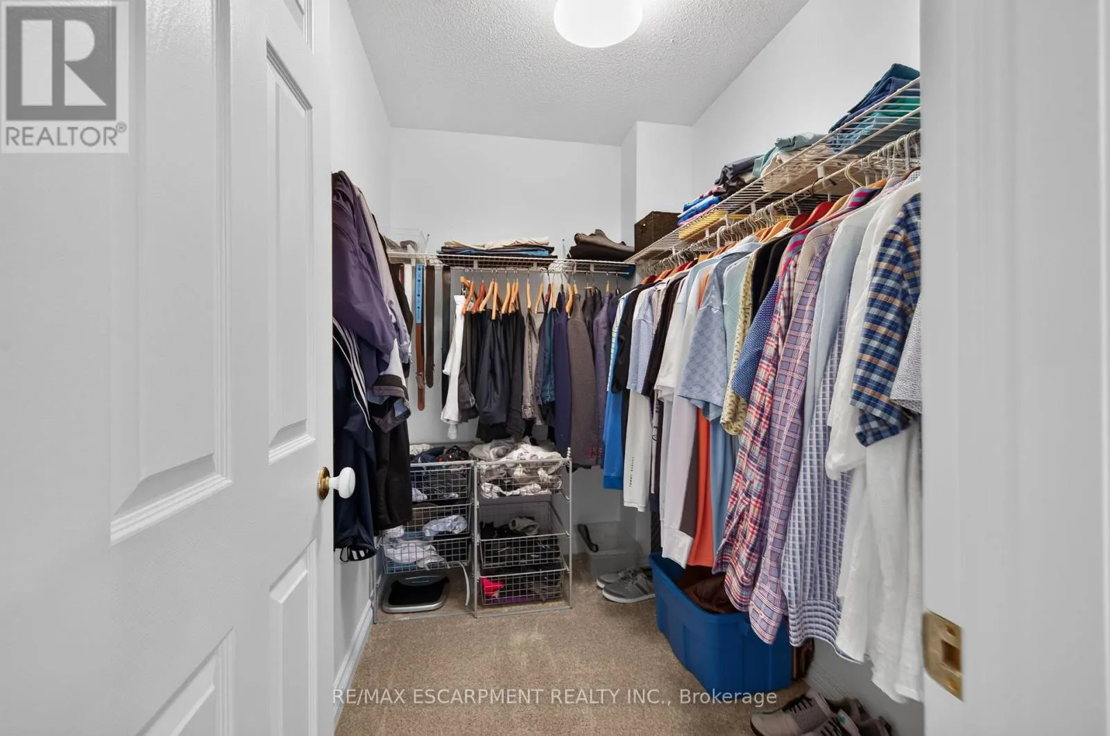 112 FAIRWOOD PLACE W
