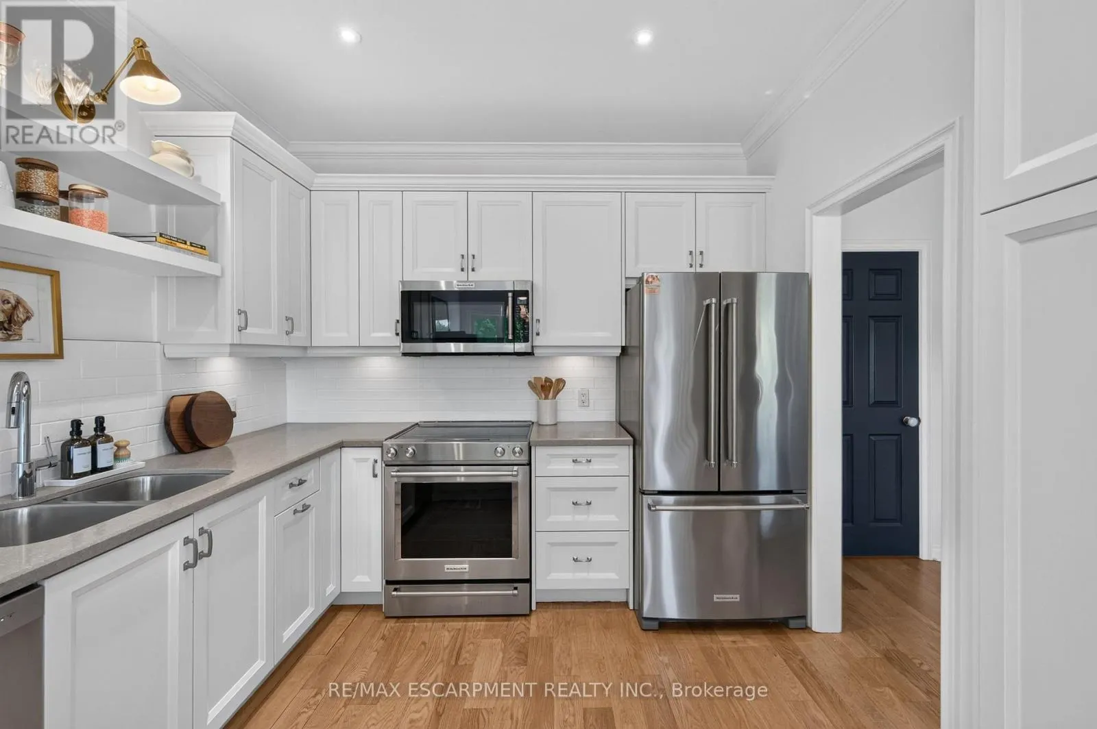 112 FAIRWOOD PLACE W
