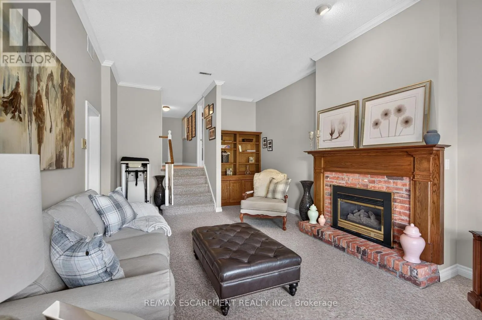 112 FAIRWOOD PLACE W