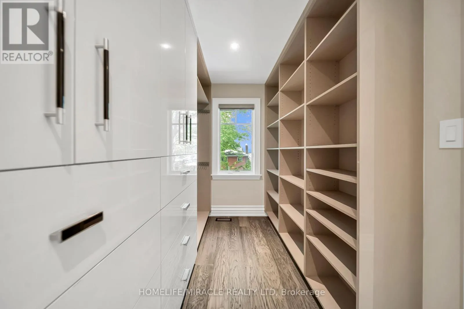 271 OAKHILL ROAD