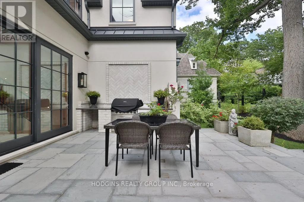 238 MINEOLA ROAD W