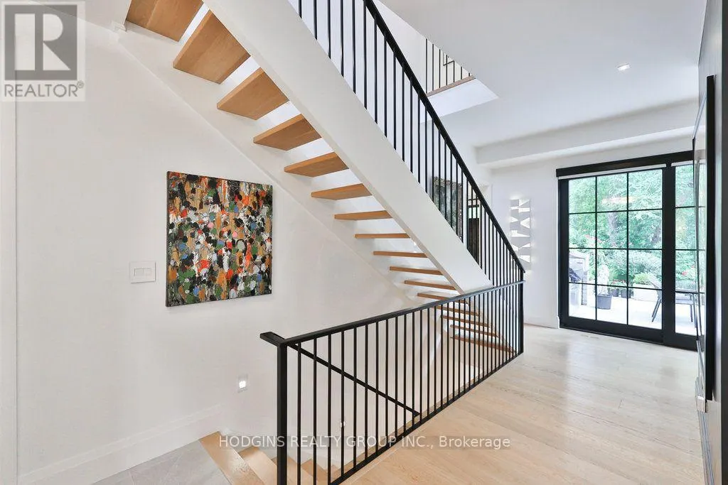 238 MINEOLA ROAD W