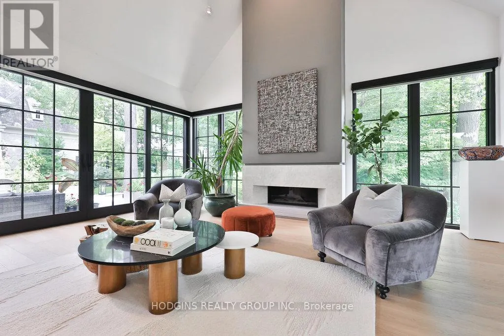 238 MINEOLA ROAD W