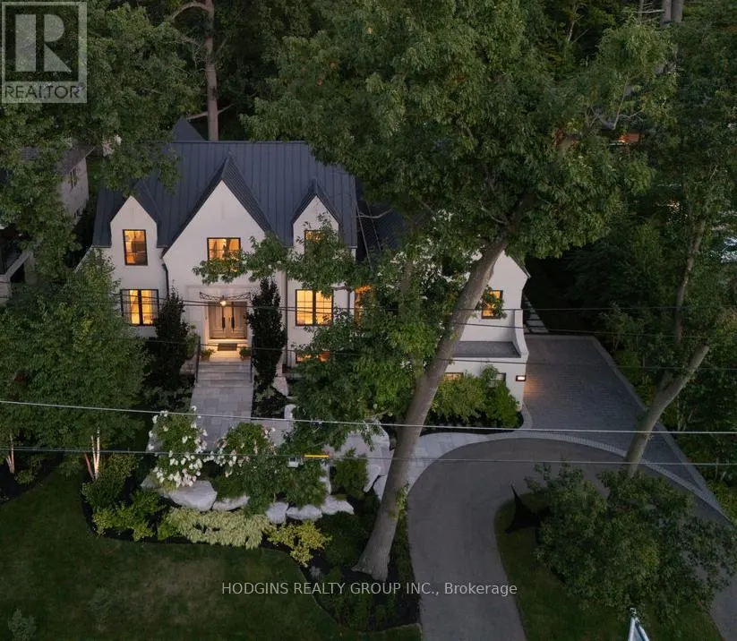 238 MINEOLA ROAD W