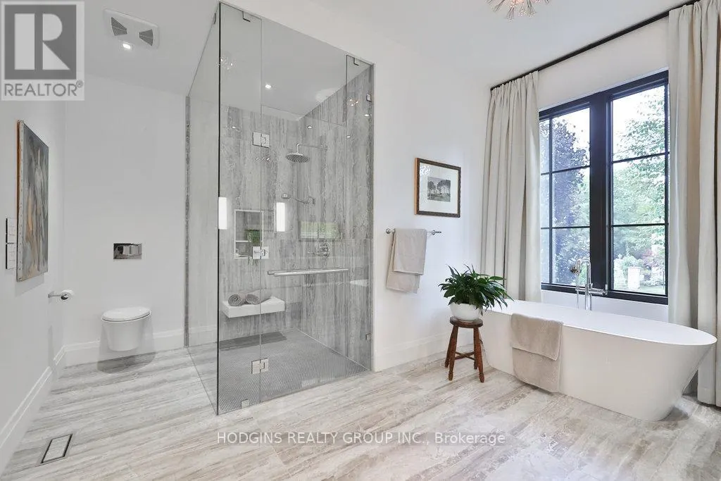 238 MINEOLA ROAD W