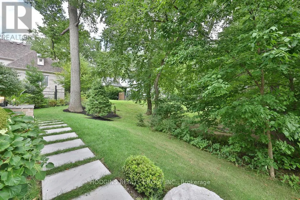 238 MINEOLA ROAD W