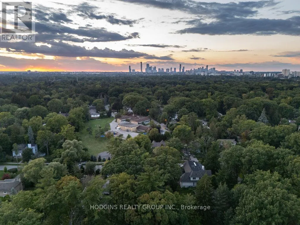 238 MINEOLA ROAD W