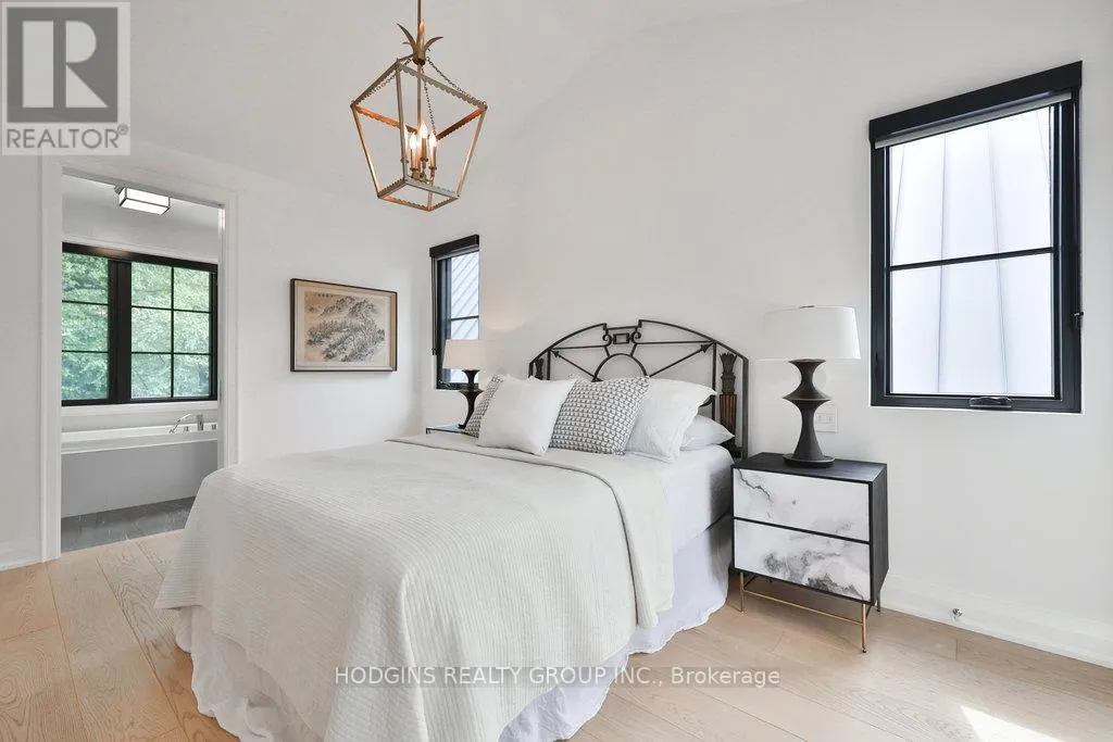 238 MINEOLA ROAD W