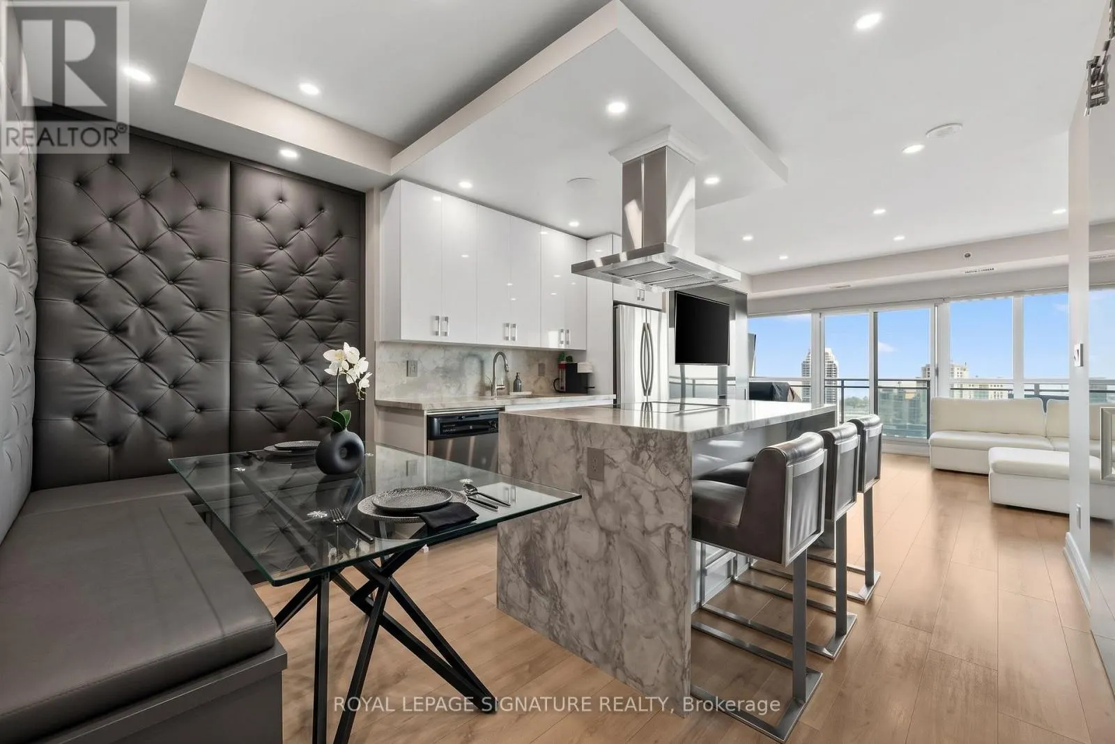 2128 - 165 LEGION RD N