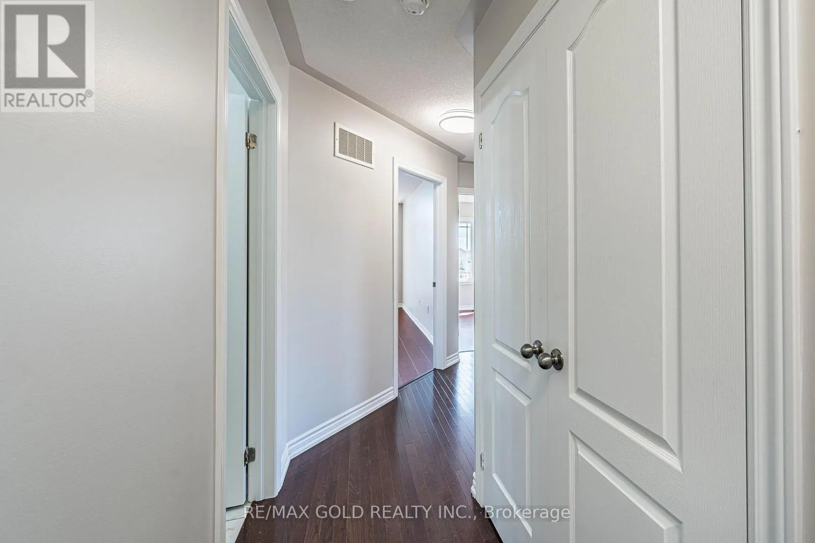 2 COSBURY LANE