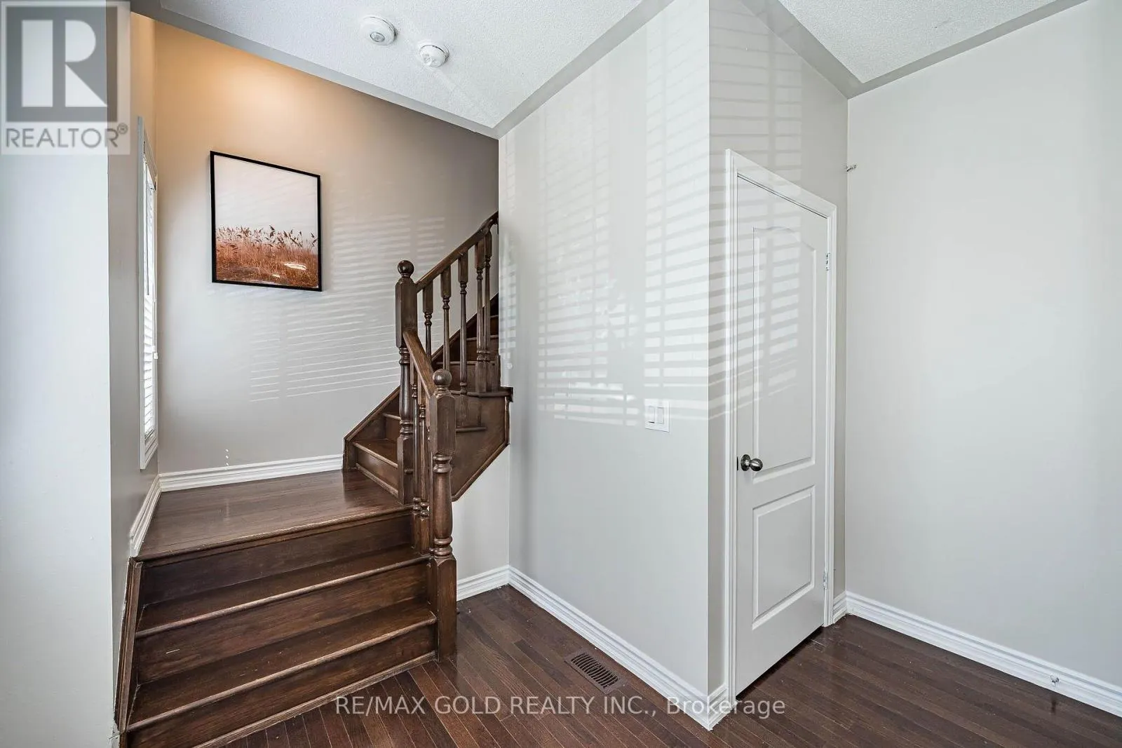 2 COSBURY LANE
