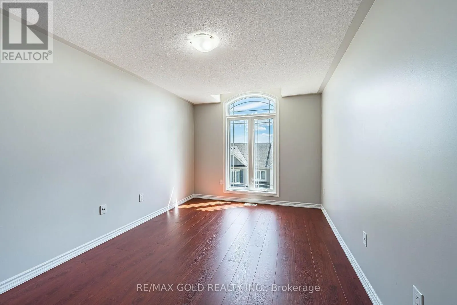 2 COSBURY LANE