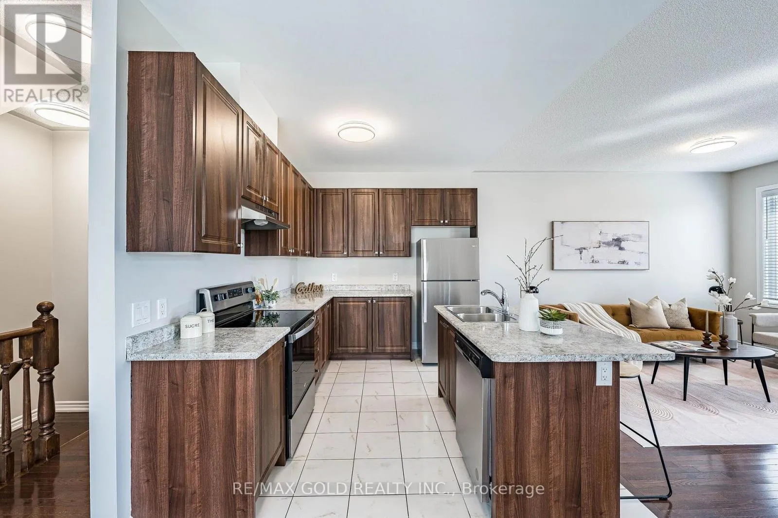 2 COSBURY LANE