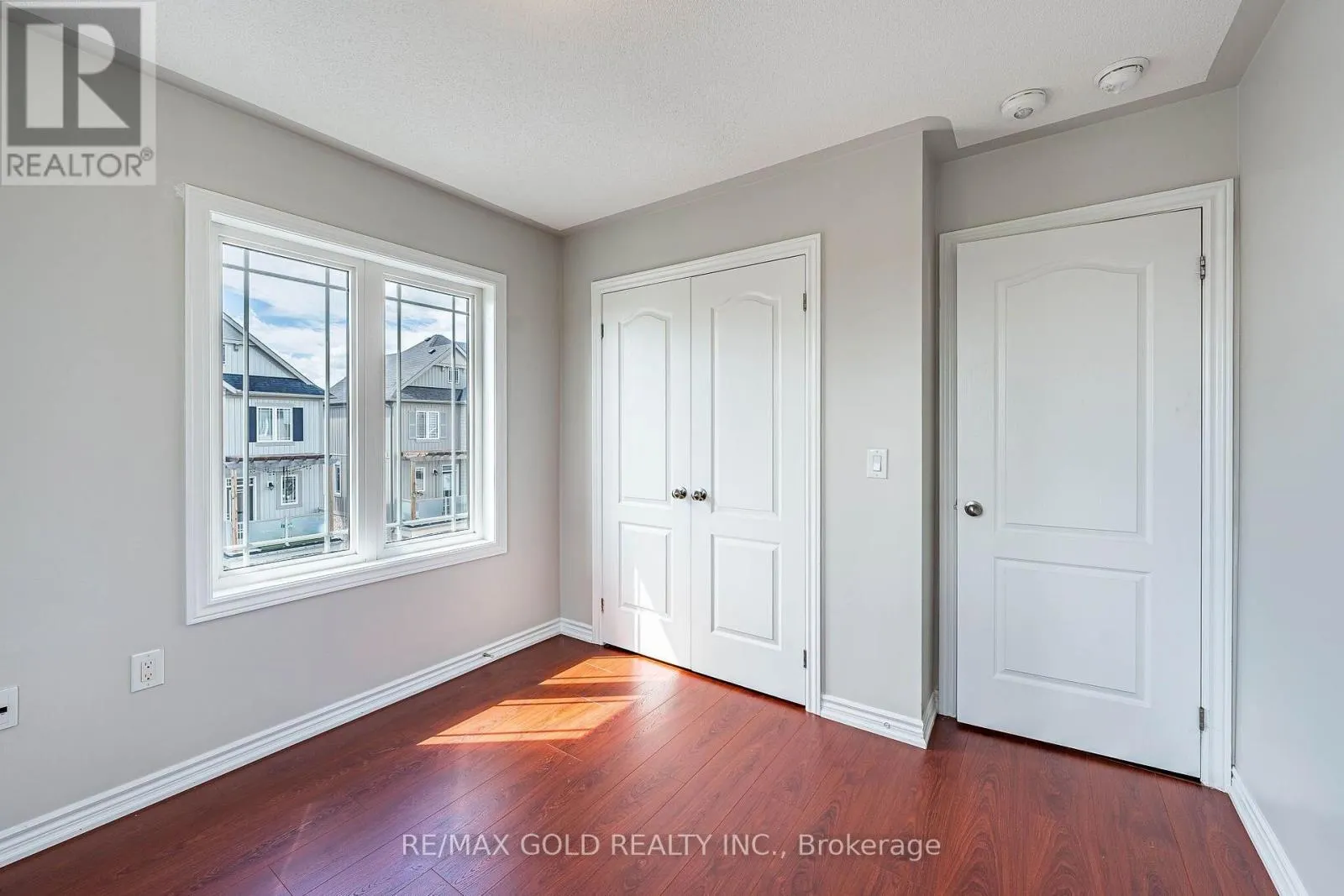 2 COSBURY LANE