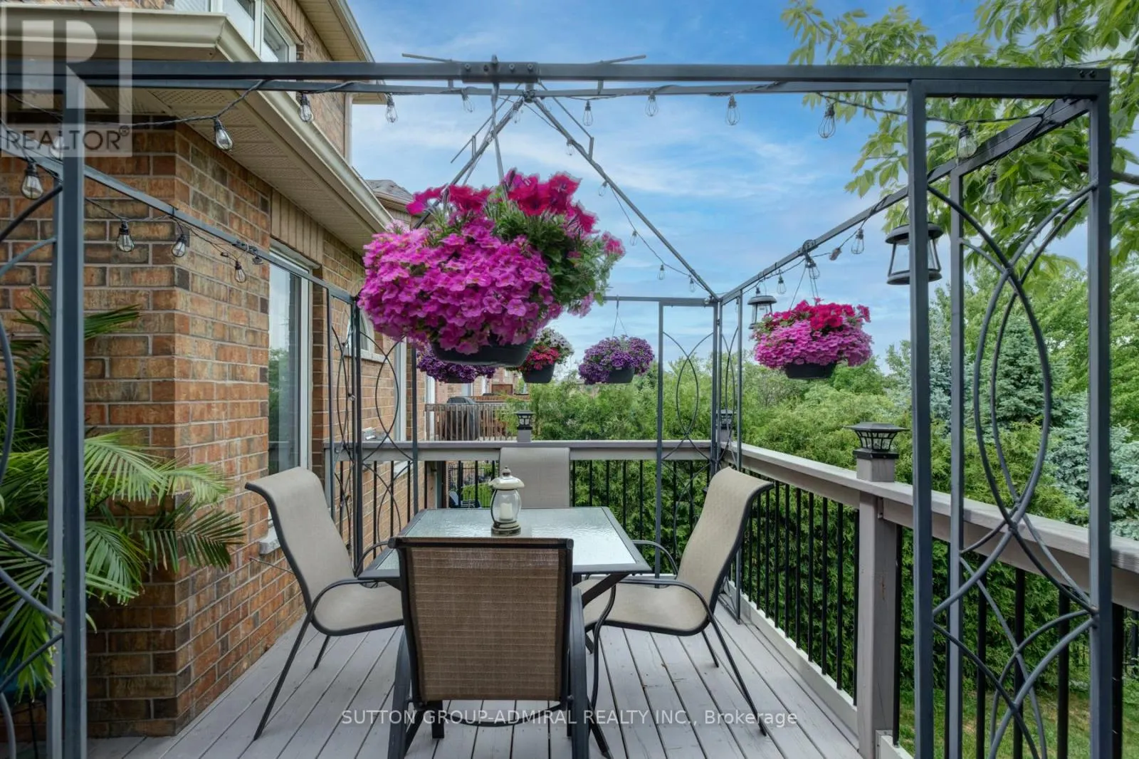 43 CRESTRIDGE DRIVE