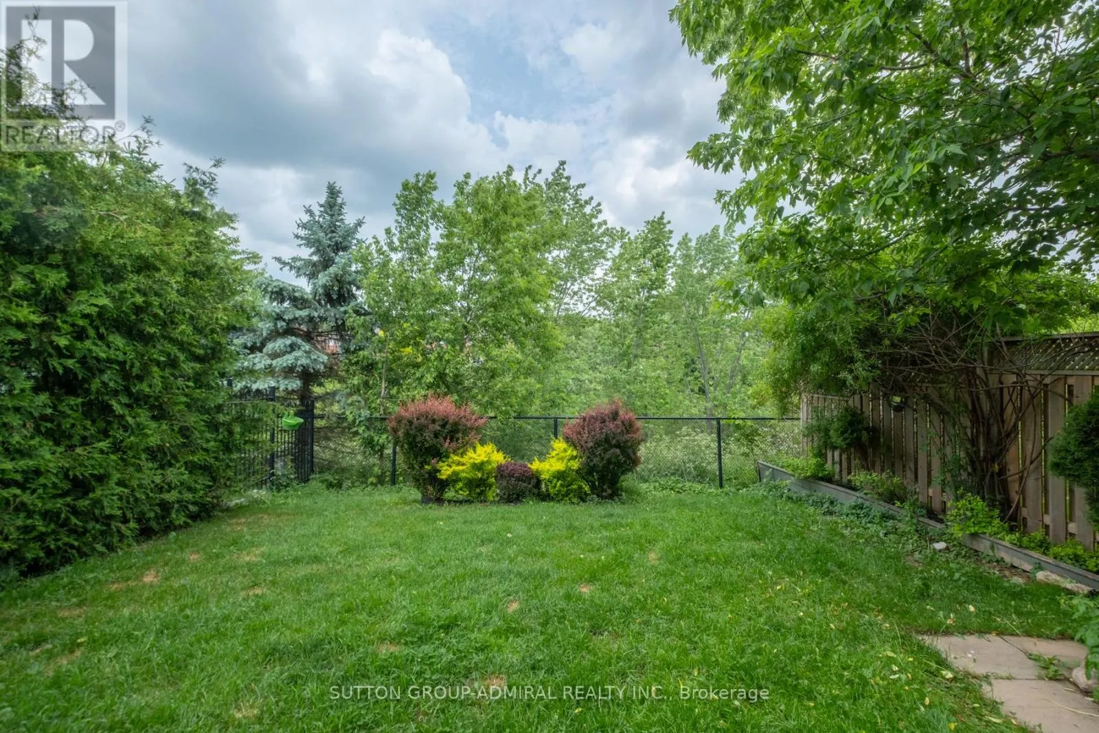 43 CRESTRIDGE DRIVE