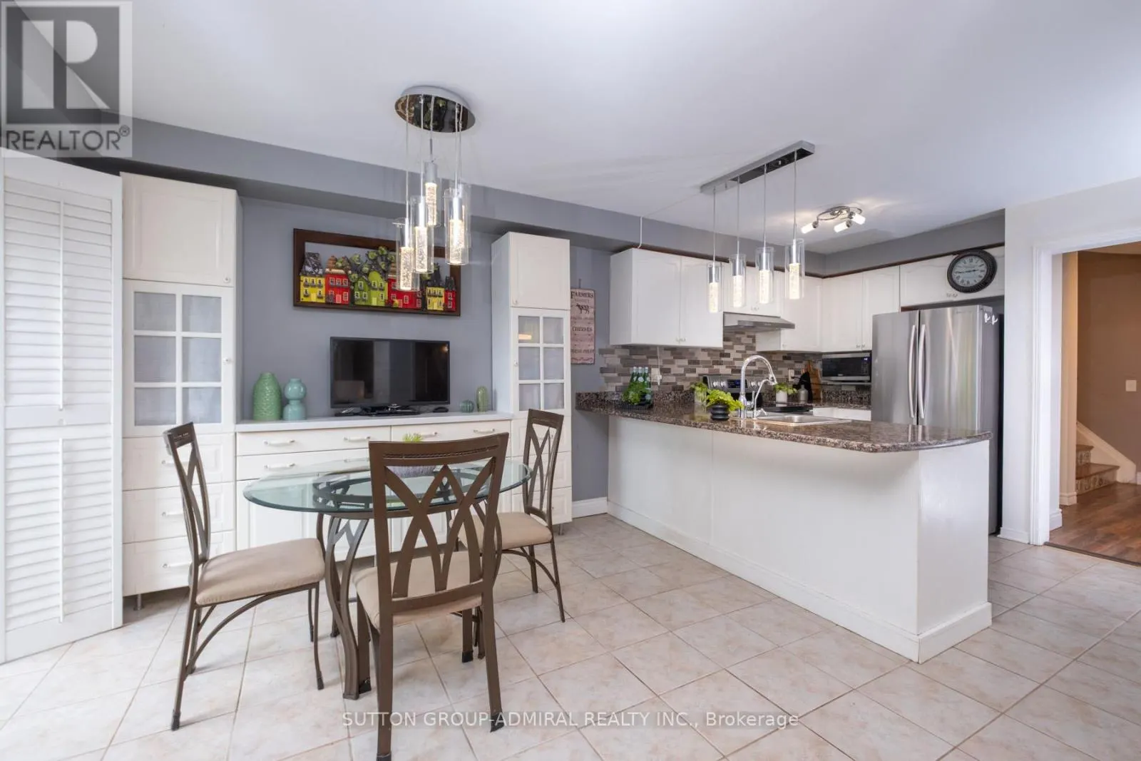 43 CRESTRIDGE DRIVE