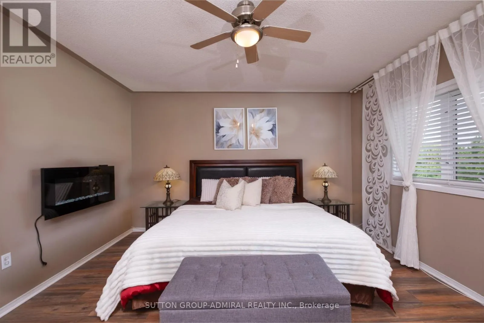 43 CRESTRIDGE DRIVE
