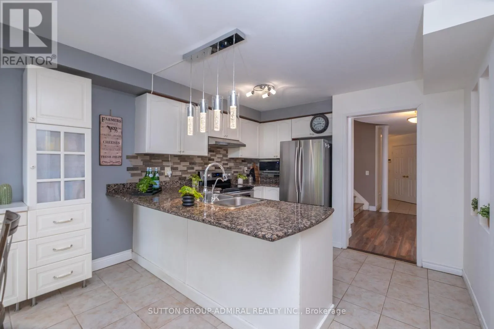 43 CRESTRIDGE DRIVE
