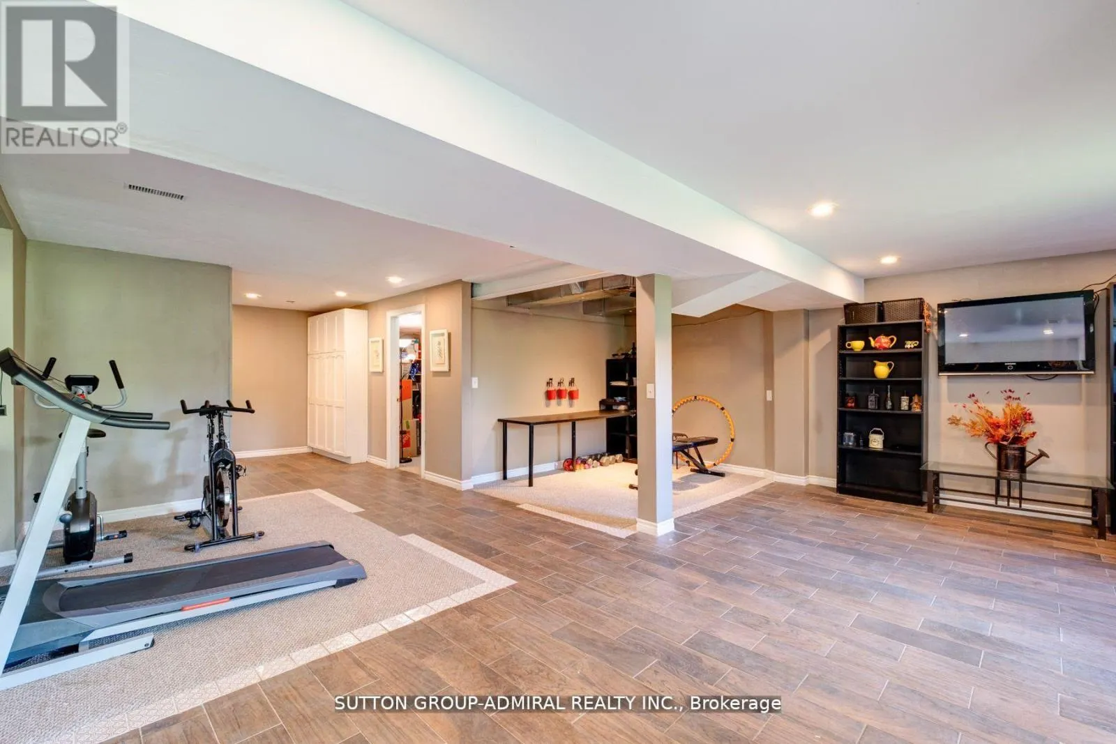 43 CRESTRIDGE DRIVE