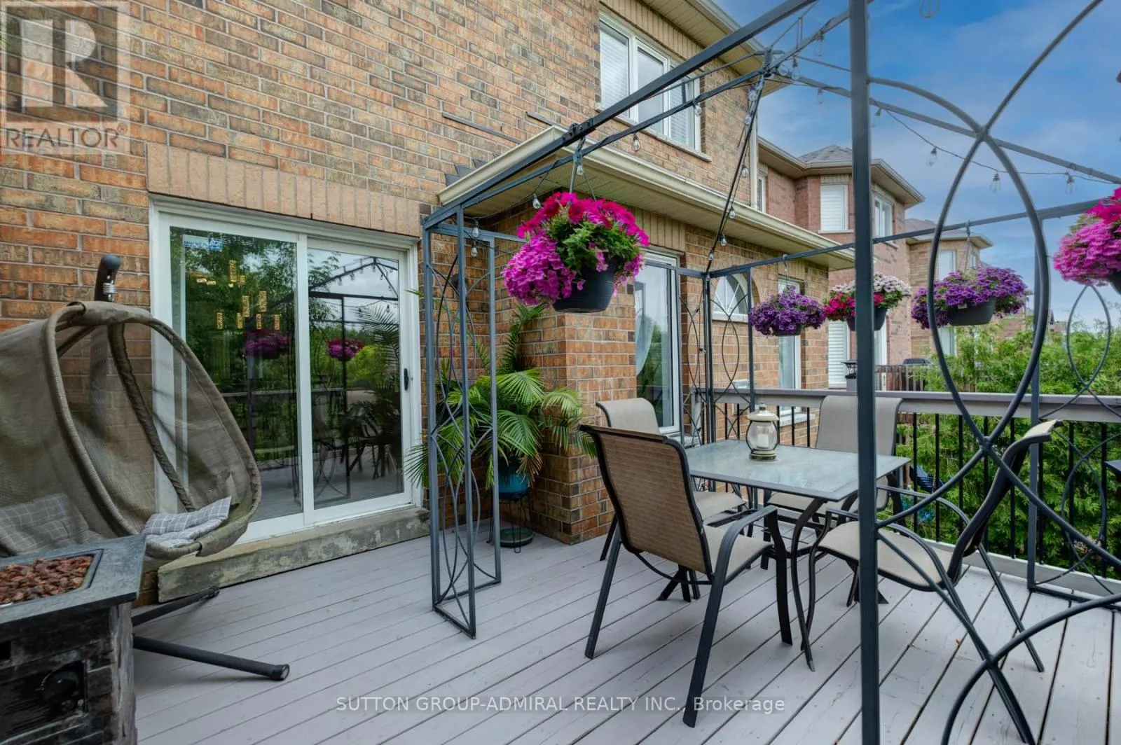 43 CRESTRIDGE DRIVE