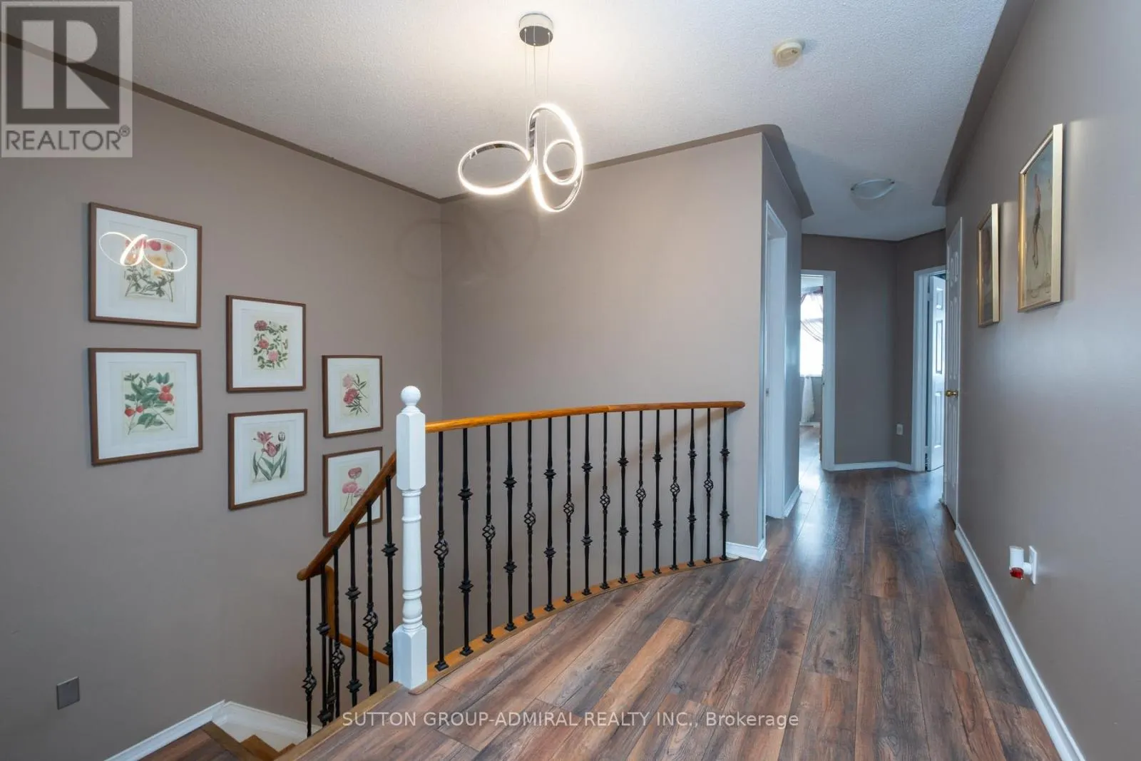 43 CRESTRIDGE DRIVE