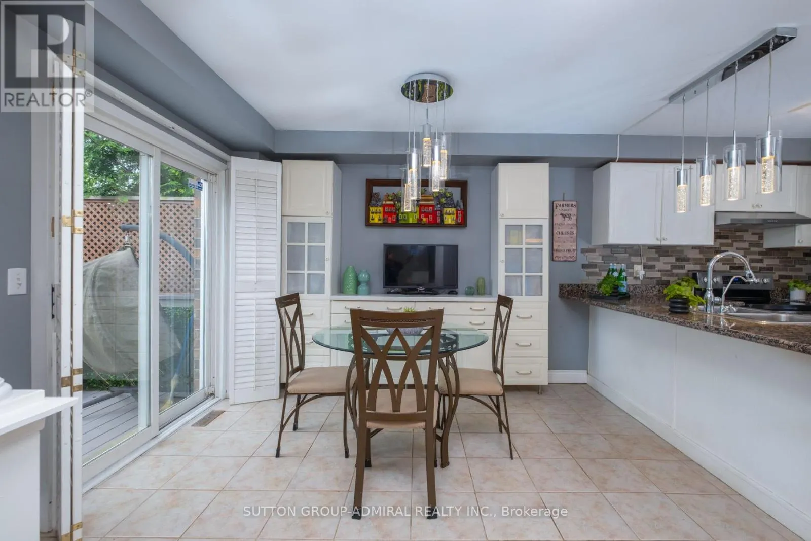 43 CRESTRIDGE DRIVE