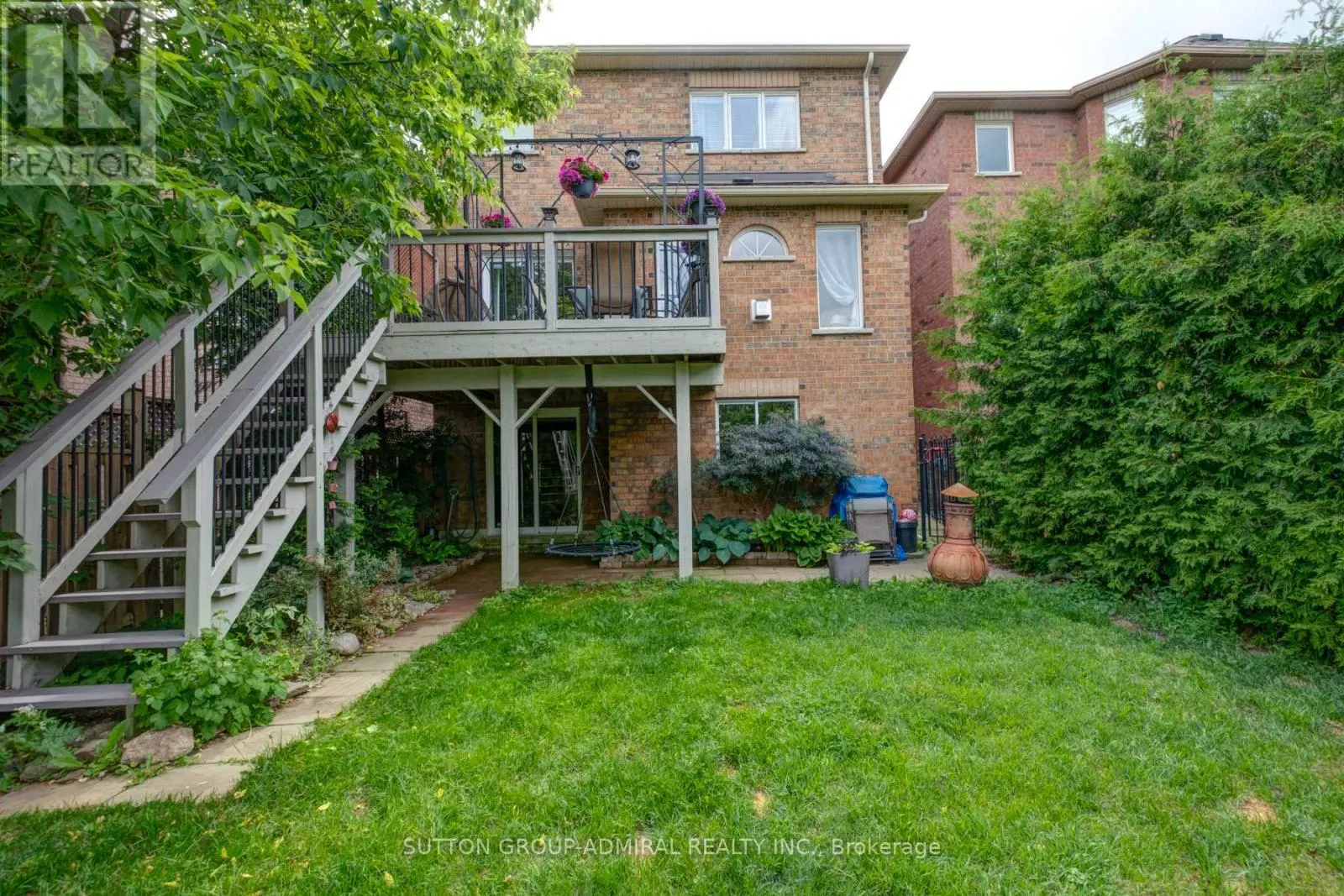 43 CRESTRIDGE DRIVE