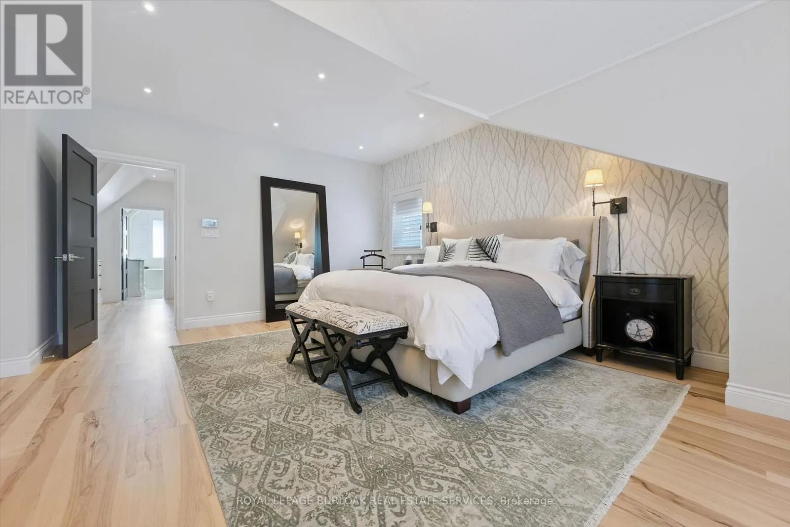 5 - 263 PLAINS ROAD W