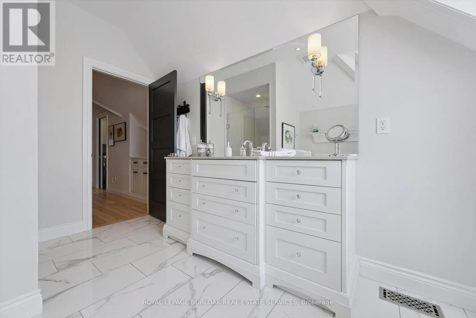5 - 263 PLAINS ROAD W